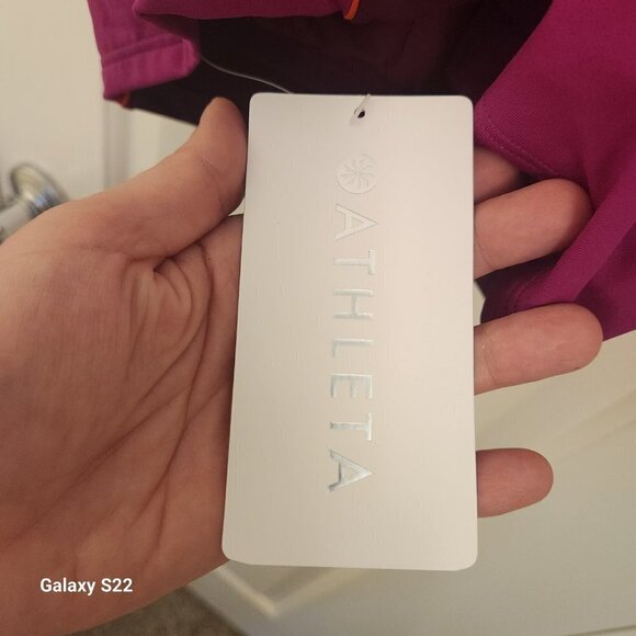 Athleta ColorBlock D-DD Crop Bikini Top. NWT. Size Small. - Picture 5 of 10